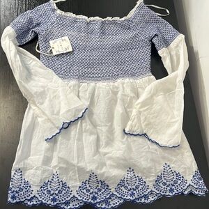 CUTE blue and white embroidered top